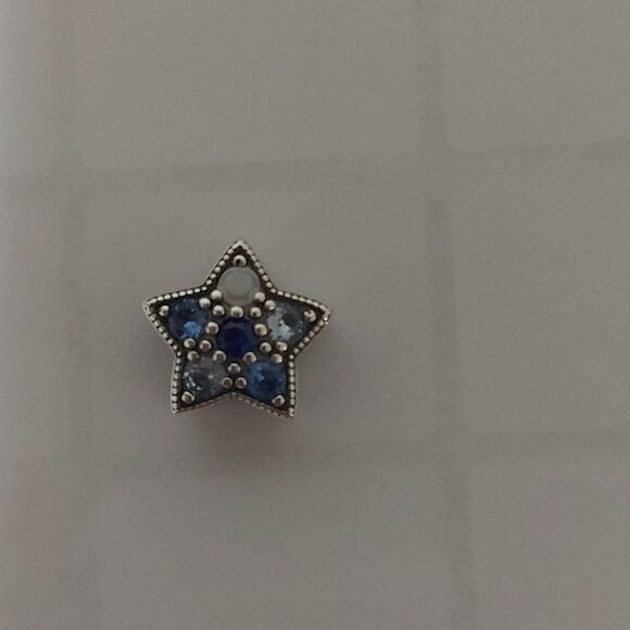 925 Sterling Silver Star Charm - Picture 3 of 7